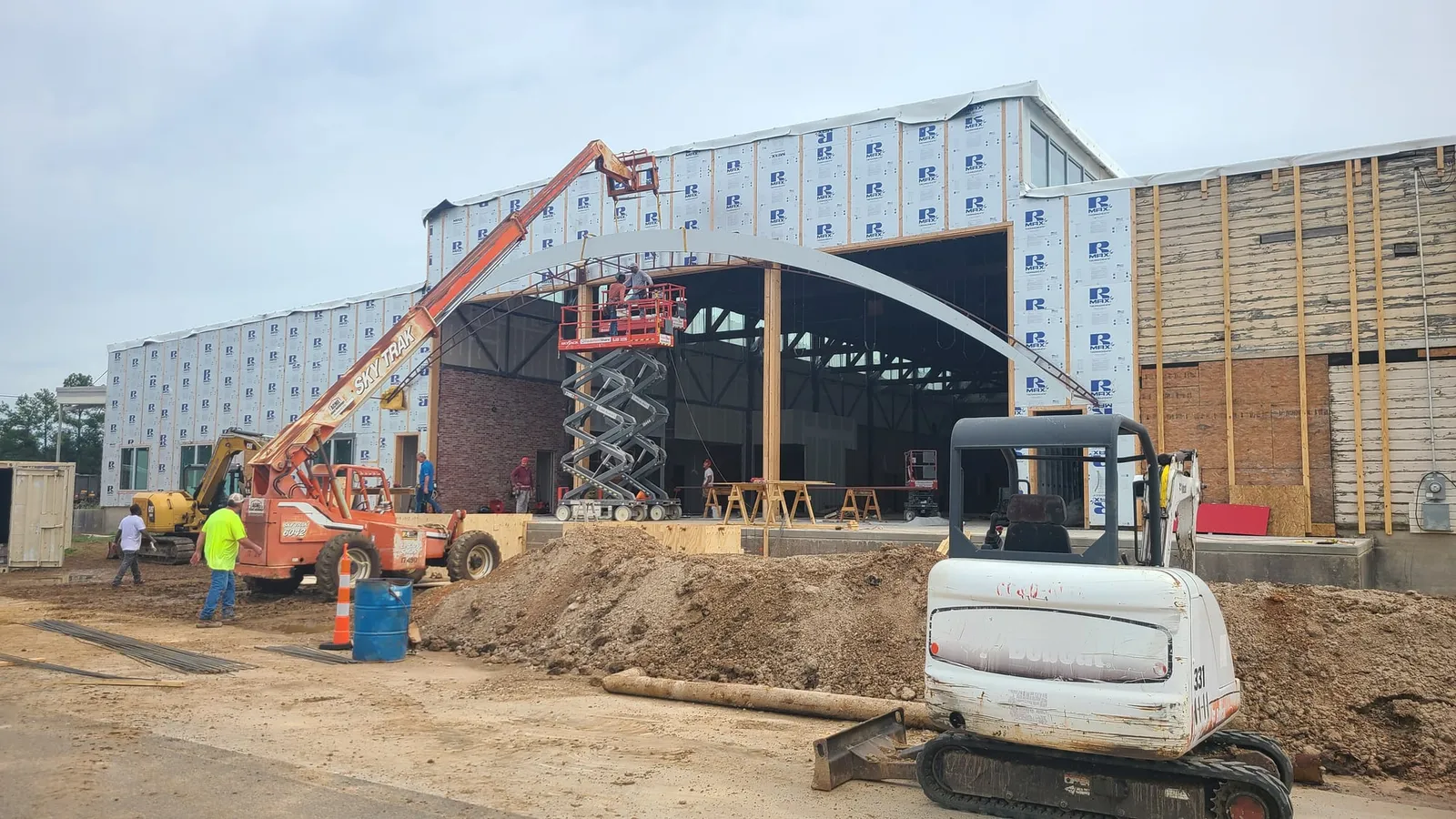 The steel arch frame takes shape on the front of the building.